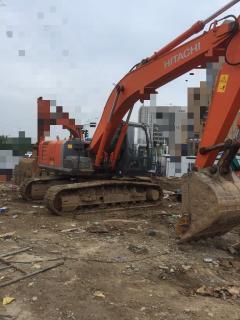 工廠低價處理日立挖掘機 建筑工程機械制造的經(jīng)濟選擇